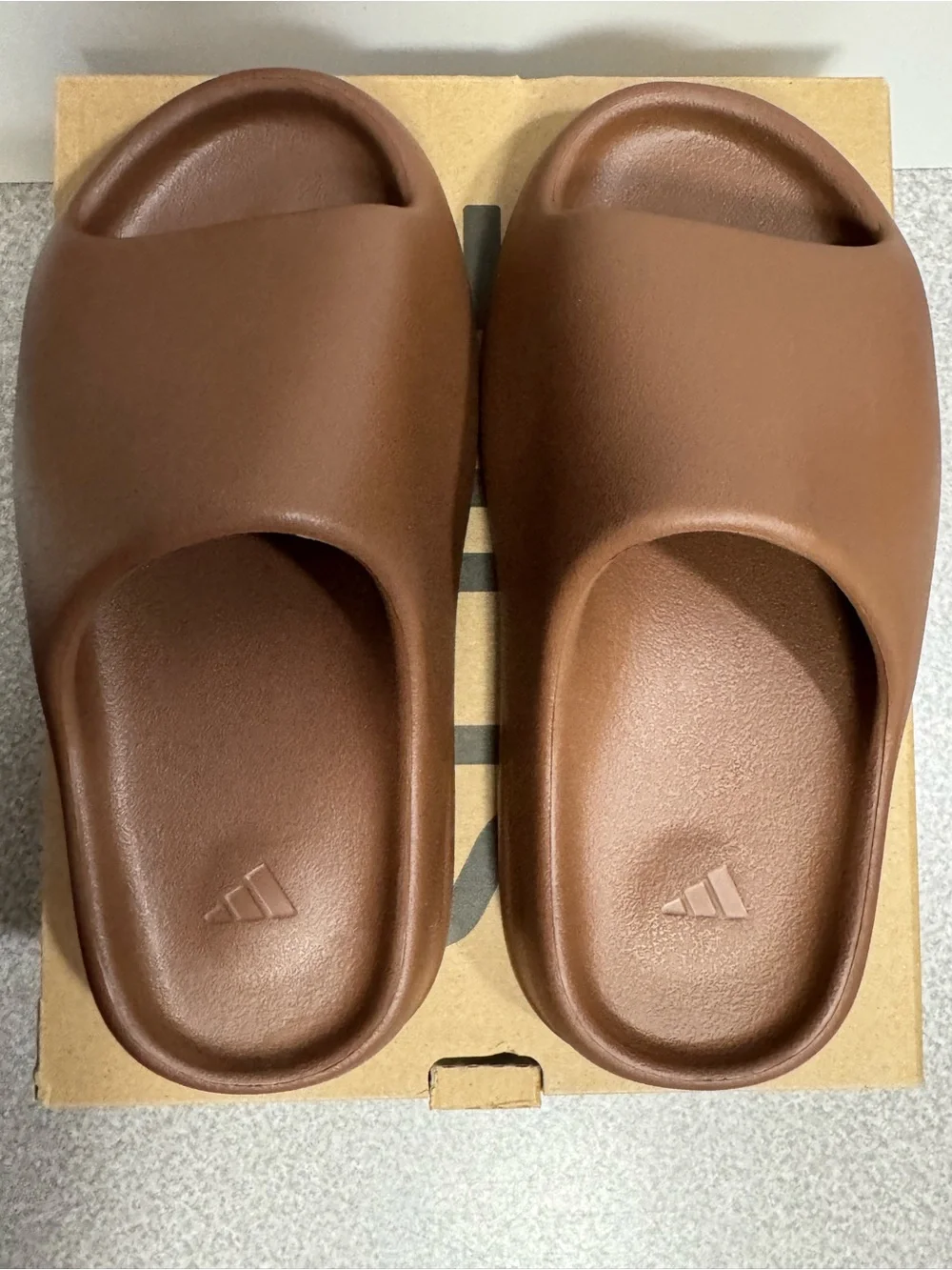 adidas Yeezy Slide Flax Size 4 Men/ 5 Women (Tried On) FZ5896